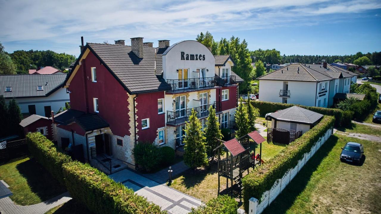 ウストカ Ramzes Bed & Breakfast エクステリア 写真