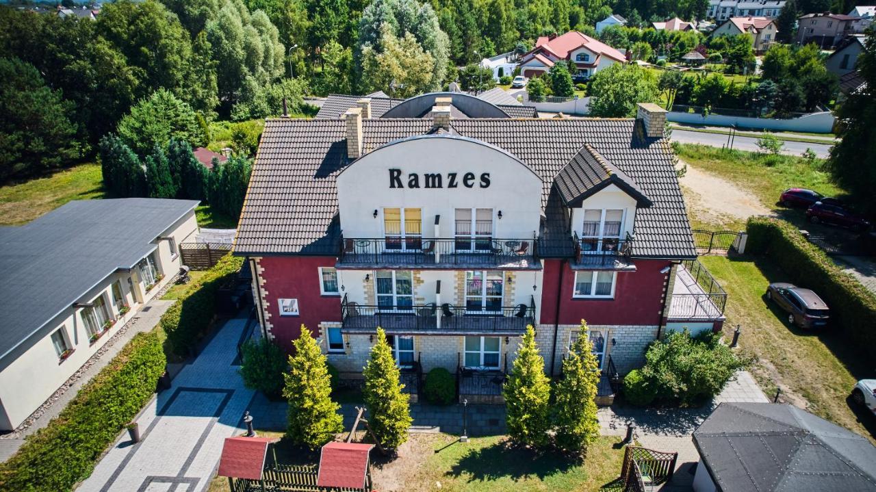ウストカ Ramzes Bed & Breakfast エクステリア 写真