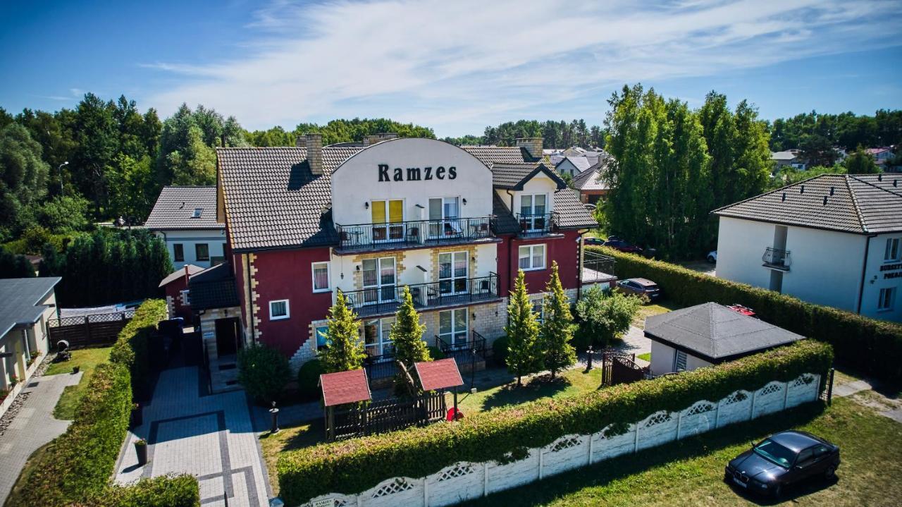 ウストカ Ramzes Bed & Breakfast エクステリア 写真